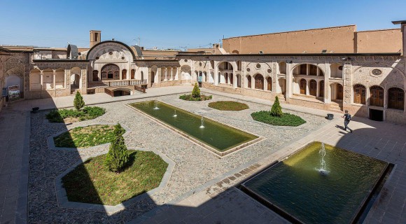 اجاره ون برای سفر یک روزه به کاشان و ابیانه اجاره ون برای سفر یک روزه به کاشان و ابیانه